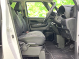 広々とした室内空間は、ドライバーもリラックスして運転できます。快適なドライブをサポートします。