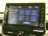 AM・FMやDVD、USB、Bluetoothなど、複数の音源を画面から選べる仕様です。普段使う音源に合わせて選択でき、切り替えも分かりやすい配置です。