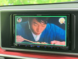 テレビ番組を映せる画面を備えており、停車中の待ち時間などに映像を楽しめます。見やすい位置にまとまったモニターで、日常の車内時間をより便利に過ごせます。