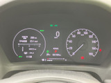 速度や走行に関する情報がまとまって表示され、運転中も必要な数値を確認しやすい配置です。表示内容を把握しやすく、日常の運転をサポートします。