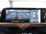 車両を上方から見たような映像をナビ画面に表示するパノラミックビューモニターが付いています。
