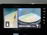 前後左右4つのカメラで、上から見たような映像をお届け、駐車時も安心、アラウンドビューモニター付(肉眼では確認し辛い左前の映像に切り替えることも可能です)。