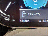 MINIのメーターパネルは円をコンセプトにデザインされております。おしゃれで愛嬌のあるMINI独自のデザインに惹かれる方は数多くいらっしゃいます。
