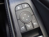 【電動格納ドアミラー】狭い駐車場で便利な電動格納ドアミラーが付いています。
