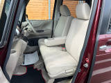 前席の画像です。是非運転席に座っていただき視界等をご確認ください。
