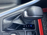 無段変速が魅力のCVT車です。発進から加速までアクセルを一定にして走ることで滑らかに走ります。車内も静かで振動もごくわずか!!CVT車もATの一種なので、もちろんAT限定免許で運転OKです!