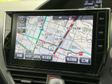 地図上に現在地や道路、周辺施設が表示され、目的地までの位置関係を確認しやすい画面です。詳細や広域などの表示切替も用意され、行き先の確認に便利に活用できます。