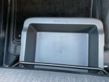助手席下部にサンダル等小物が入るシートアンダートレー収納BOXが有ります。