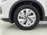 純正17インチアルミホイール:輸入車ならではの卓越した走りを支えるホイールと足回りです!日本車の走りに慣れている方にもぜひ体感して頂きたい程高いレベルでまとまっています。