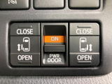 【両側パワースライドドア】スマートキーや運転席のスイッチで後席両側スライドドアの開閉が可能♪電動だから力を入れてドアを開ける必要が無く、小さなお子様でも簡単に開け閉めでき快適です♪