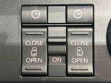 【両側パワースライドドア】スマートキーや運転席のスイッチで後席両側スライドドアの開閉が可能♪電動だから力を入れてドアを開ける必要が無く、小さなお子様でも簡単に開け閉めでき快適です♪