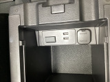 USBオーディオにも対応できる端子付きです。スマートフォンの充電ももちろんOK!アクセサリーソケットからも電源を確保できます!