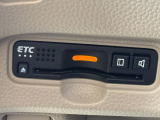 ETC車載器のお写真です。高速道路など、有料道路を通過する際には大変便利な装備ですね♪