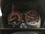 『運転』に対するBMWのこだわりはメーターパネルにも表れております。視野性の良いメーターパネルは疲労感の軽減と、運転の楽しさをもたらしてくれます。