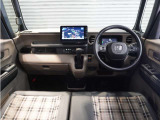 ◆インテリアパネル◆視界広々で非常に運転しやすくロングドライブでも疲れを感じさせないすっきりとまとまったインパネ周りです。