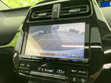 後方の映像に加えてガイド線も画面に表示され、駐車時に周囲との位置関係を確認しやすい装備です。車庫入れや切り返しの際にも目安として活用でき、日々の駐車をサポートしてくれます。