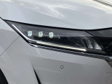 【LEDヘッドランプ】鮮やかな白色光で、クリアな視界を確保するLEDヘッドランプ装備♪
