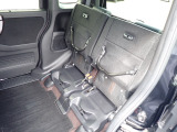 ◆チップアップ&ダイブダウン機構付【ULTR SEAT】は後席座面を左右分割で跳ね上げることができます。トランクで積載できない背の高い荷物をラクラク収納できます。ホンダ車ならではの人気装備です。
