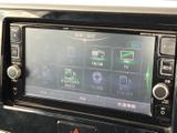 音楽やテレビ、Bluetoothなど複数のメディア項目が並び、用途に合わせて選びやすい画面です。日々の移動中もお好みの音源を楽しめ、案内表示などもまとめて確認できる便利な装備です。