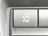 【パワースライドドア】スマートキーや運転席のスイッチでスライドドアの開閉が可能♪電動だから力を入れてドアを開ける必要が無く、小さいお子様でも、重い荷物を持っている時もラクに開け閉めできます♪