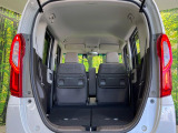 普段のお買い物や通勤、送迎等に十分な荷室スペースを確保しております。セカンドシートを倒すと、大きな荷物の積載も可能です♪
