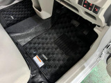嬉しい純正フロアマット付き♪ 状態も良好です(^^♪