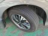 タイヤサイズは195/65R15です。日産純正アルミ装着です☆