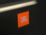 【JBLサウンドシステム】メーカーオプションの高品位サウンドシステムを搭載。専用のチューニングが施された大小様々なスピーカーから良質なサウンドが奏でられ、臨場感あふれる音響空間を演出します。す。
