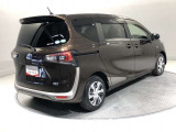 ご納車前にはエンジンオイル・オイルエレメント等を交換して、トヨタディーラーのエンジニアがしっかりと整備をさせていただきます。交換部品などについては、スタッフへお尋ねください。