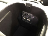 センターコンソールボックス内側には、充電用USB端子(Type-A)が設置されています。