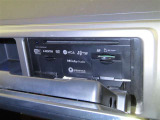 CD、DVDの再生ができます。