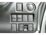 両側パワースライドドア付きだから、狭い駐車スペースなどでの乗り降りラクラク♪小さなお子さまのいるご家庭には嬉しい装備です。