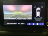 【バックカメラ】運転が苦手な方も車庫入れラクラクです!ギアをリバースに入れれば自動的に切り換わりますので、面倒な操作は不要です♪狭い駐車場もお車を傷つけず安心ですね!