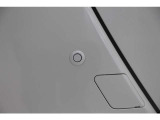 コーナーセンサーは障害物に近いた時に音やディスプレイ表示でお知らせしてくれる便利装備です。車の運転に自信のない方にはおすすめです。