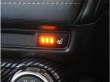 【シートヒーター】エアコンより早く温まってくれるので寒がりの人も快適です。エアコンの温風は乾燥するから苦手、という方にもをおすすめです。