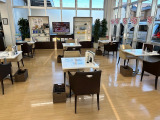 お一人でご来店された時もゆったりした椅子でおくつろぎください。TV、新聞、雑誌などもご準備してます