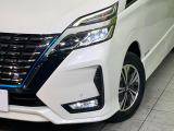 【LEDヘッドライト】悪天候や夜間走行時も良好な視界を確保し安心して運転できる高輝度LEDヘッドライトを装備!点灯速度が早く、消費電力も抑えられています。