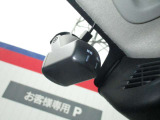 ナビゲーション連動タイプの衝撃検知機能付きドライブレコーダーを前後に装備しています☆万が一の事故時の記録を残すと共に、安全運転の意識も高まります!!また旅行の思い出作りにも一役買いますね♪