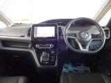 運転席画像になります。高さも高く窓も大きいので運転がしやすいです。