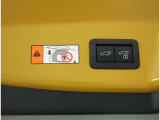 パワーバックドア装備!リヤゲートのスイッチを押すだけでバックドアが閉まります!運転席周りからも開閉の操作ができます♪