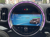 【MINIエクスペリエンスモード】それぞれのモードが特徴的なデザイン、アンビエントライトを備えるためお好みなときにコックピットのルックスや雰囲気の設定を変更頂けます