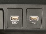 【USBポート】USBポートも装備されています、スマートフォンの充電やオーディオに連携も可能です、今や欠かせない装備の一つです!