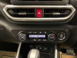 オートエアコン♪お好みの温度に設定するだけで車内を快適空間にしてくれますよ♪