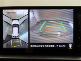 パノラミックビューモニター付きです。車両を上から見たような映像をディスプレイオーディオ画面に表示。運転席からの目視だけでは見にくい、車両周辺の状況をリアルタイムでしっかり確認できます。