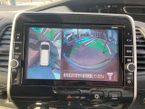車を空から見たような映像が映る、アラウンドビューモニターで車両周辺の安全確認も一目でできます!小さなお子様や障害物も確認できるので、運転のし易さだけではなく事故防止にも役立ちます♪