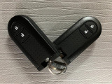 エアバッグ内臓3本スポ-クステアリング。