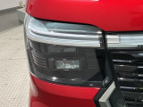 LEDヘッドライトは、点灯の瞬間から最大光量を発揮し、突然暗くなるトンネルなどでの安定感を高めます。