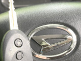 【キーレス】少し離れた場所からでもボタン一つでドアの開錠・施錠ができるのでとっても便利!ドアの鍵穴周りに傷をつけることもありません♪
