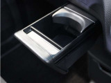 ◆ドリンクホルダー◆手の届きやすい場所にドリンクホルダーがあり、とても便利です。