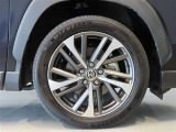 純正のアルミホイール装着車です。タイヤサイズは225/50R18です。